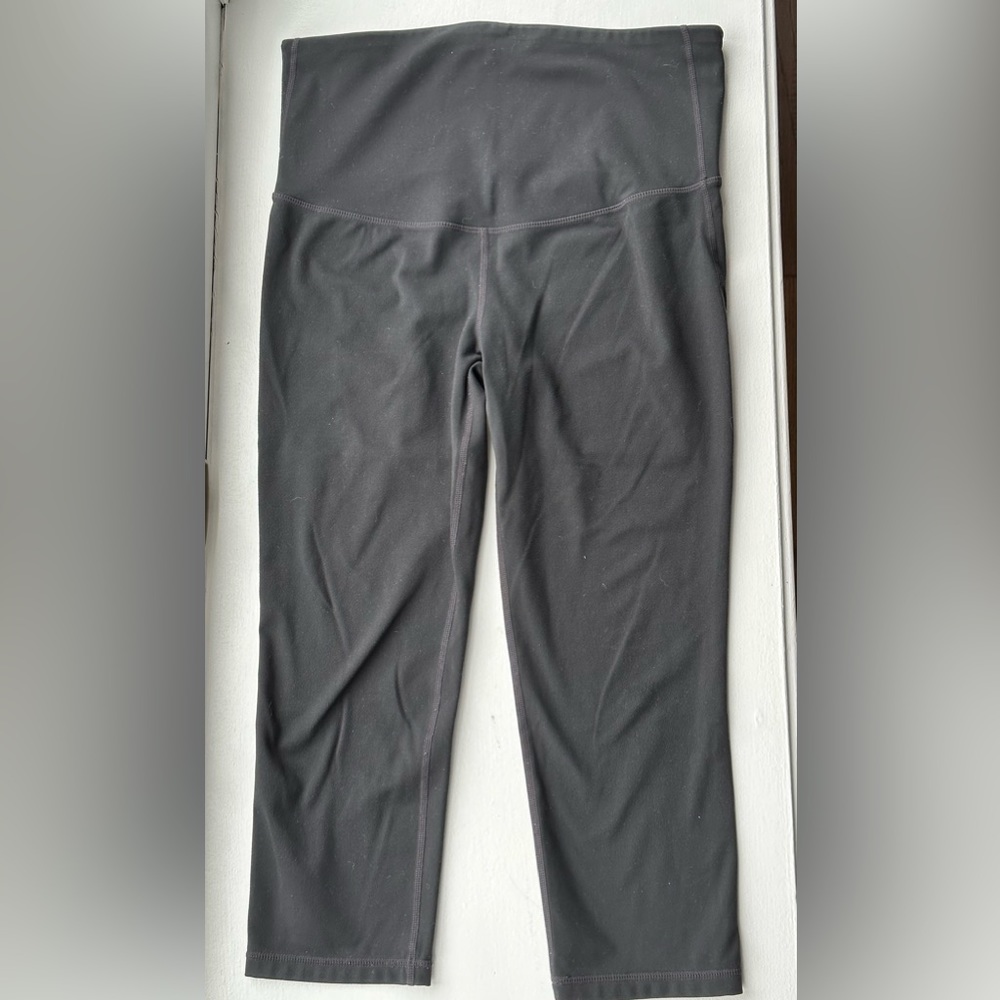 GapFit Maternity gfast cropped workout leggings size small